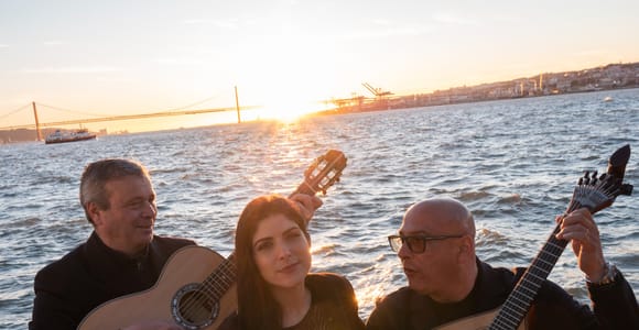 Lisbon: Boat Cruise with Live Fado Performance and a Drink