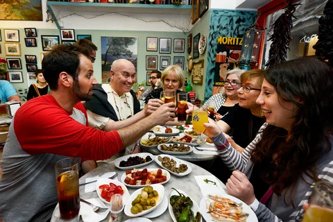 Barcelona: Evening Tapas Tour in the Gothic Quarter