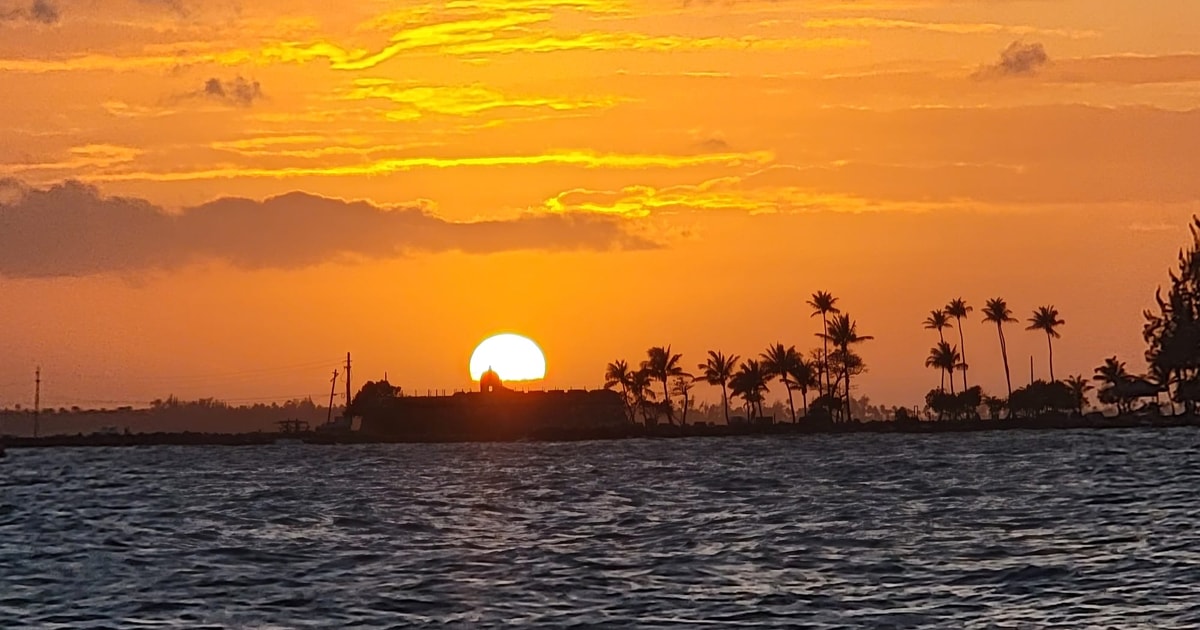 San Juan: Old San Juan Sunset Cruise med drycker och transfer ...