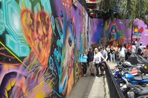 Medellín: Historic Comuna 13 Graffiti Tour with Local Guide (de) 7618