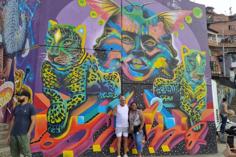 Medellín: Historic Comuna 13 Graffiti Tour with Local Guide (fr) 18185