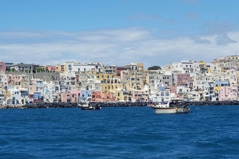 Desde Sorrento: tour en barco por Ischia y ProcidaSalida de Sorrento