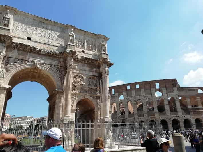 Rome billet coupe file pour le Colisée le Forum Romain et le mont