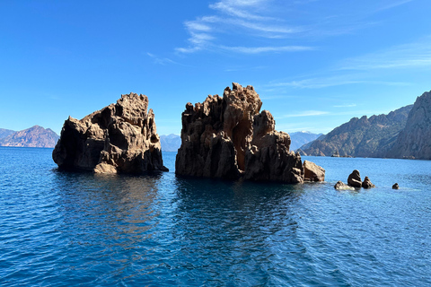 Cargèse: zwem- en snorkelcruise in de zeegrot met halte Girolata