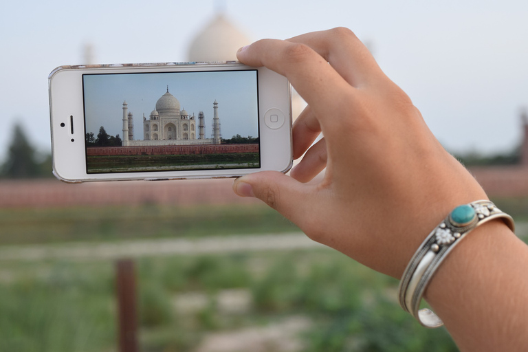 Vanuit Delhi: Private Taj Mahal en Agra Fort Tour per auto