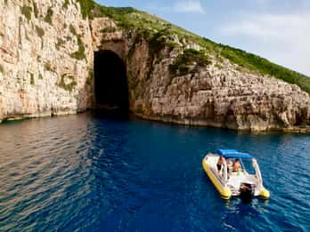 Desde Vlore: Excursión en lancha rápida a la cueva de Haxhi Ali y Karaburun