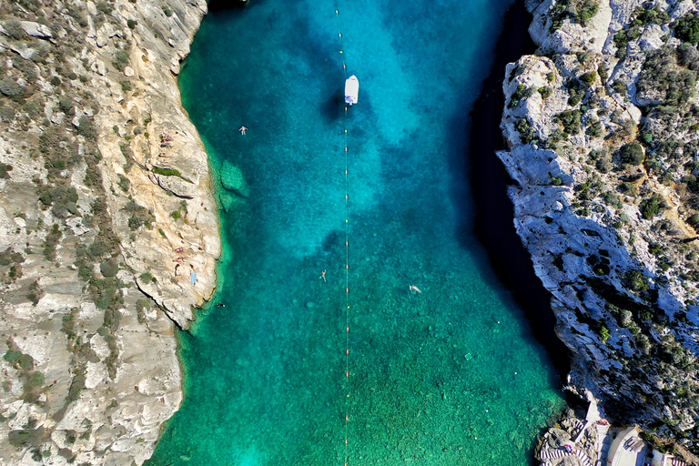 Malta: Passeio de barco privado ao pôr do sol para Comino e Lagoa Azul