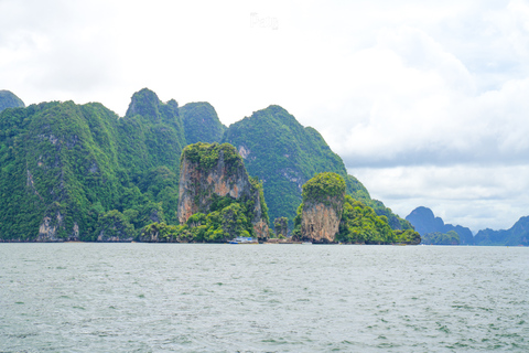 Phuket: Excursión de un día en barco de lujo por la isla de James Bond y en canoa