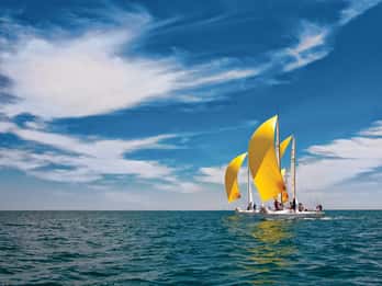 Marseille: Frioul Calanques Sailing Trip