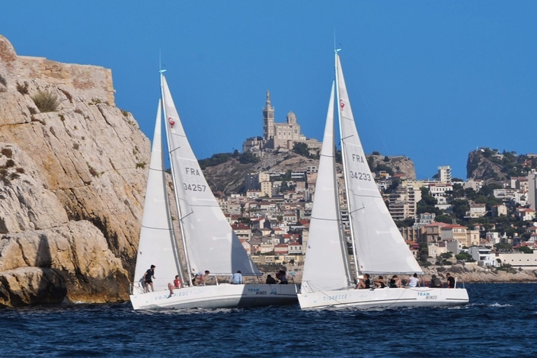 Von Marseille aus: Halbtägiger Segeltörn in den Calanques von FrioulAb Marseille: Halbtages-Segeltour in Frioul Calanques