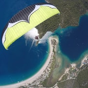 Ölüdeniz: Gleitschirmflug über der Blauen Lagune in Fethiye