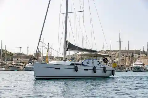 Noleggio di un'intera giornata su uno yacht a vela con skipper privato