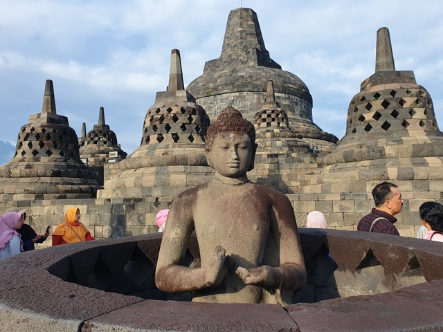 Borobudur Tour Climb up to the top & Prambanan with Lunch