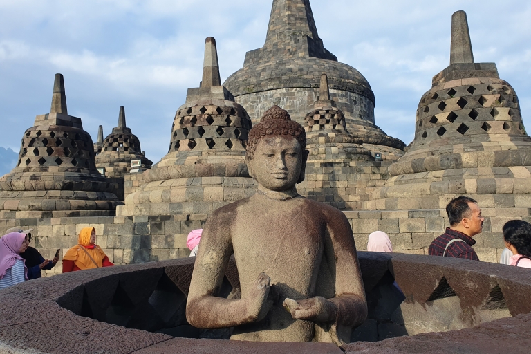 Von Yogyakarta aus: Borobudur (Aufstieg auf den Gipfel) & PrambananPrivate Tour mit Eintrittskarten zum Klettern und Betreten des Gebäudes inklusive