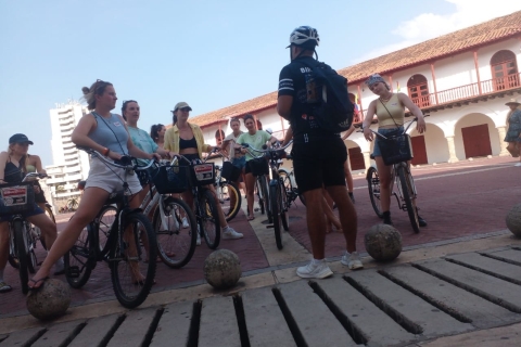 Cartagena: Sightseeingtour per FahrradGruppentour: Graffiti- & Kunstroute ab Treffpunkt