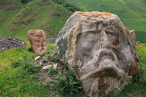 Tbilisi: Kazbegi & Sno Valley Private 4WD Day Tour