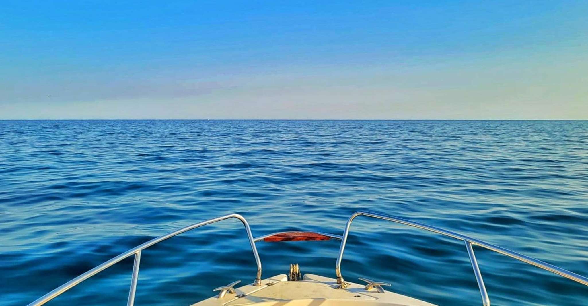 Tour panoramico in motoscafo della Riviera Ligure con soste per nuotare