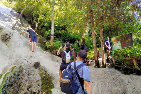 Wycieczka do Sticky Waterfall i przejażdżka rowerem górskim do tamy Mae KuangWycieczka do Lepkiego Wodospadu i przejażdżka rowerem górskim do tamy Mae Kuang