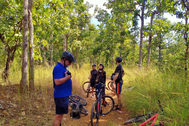 Chiang Mai: 22 km de mountain bike XC a partir da Sticky WaterfallDe Chiang Mai: caminhada na cachoeira e passeio de mountain bike com almoço