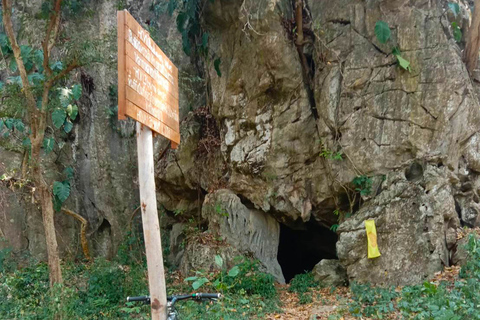 Wycieczka do Sticky Waterfall i przejażdżka rowerem górskim do tamy Mae KuangWycieczka do Lepkiego Wodospadu i przejażdżka rowerem górskim do tamy Mae Kuang