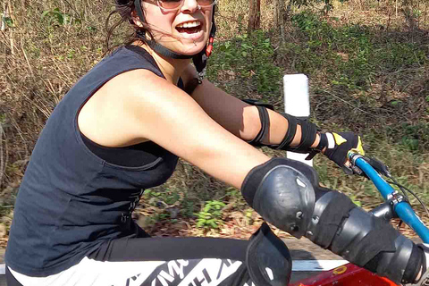 Caminata a la Cascada Pegajosa y Paseo en Bicicleta de Montaña hasta la Presa de Mae Kuang