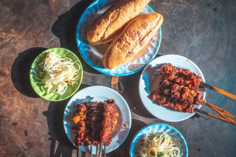 Siem Reap: Sunset Food Tour by Tuk-Tuk with Transfer