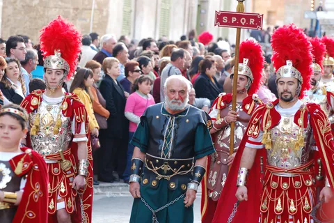 Malta: Procissão da tarde da Sexta-feira Santa com transporte