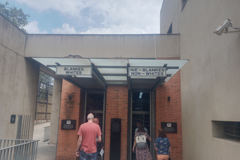 Johannesburg: Private Guided City Tour with Apartheid Museum