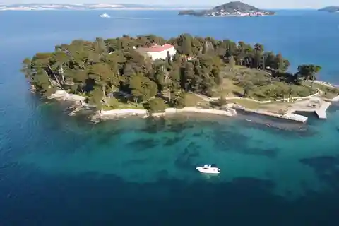 Z Zadaru: rejs statkiem po wyspach Ugljan, Galevac i Ošljak