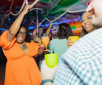 Aruba: Barhopping Party Bus Tour with DJ and Dancing