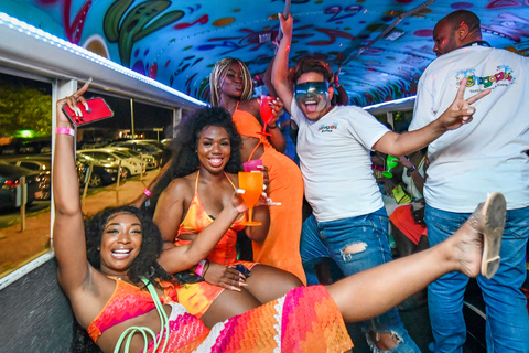 Aruba: Tour in autobus con DJ e balloAruba: Barhopping Party Bus Tour con DJ e balli