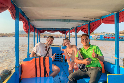 Siem Reap: Floating Village Sunset Boat Guided Vespa Tour