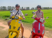 Siem Reap, Tour de Vespa Guidy Vespa de la altura del pueblo flotante - Housity