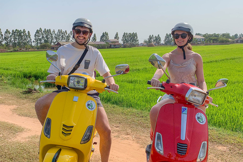 Siem Reap: Floating Village Sunset Boat Guided Vespa Tour