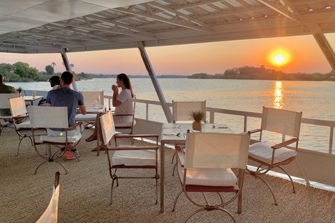 Victoria Falls: Zambezi Sunset båtkryssningVictoriafallen: Sunset Cruise Zambezi River Experience