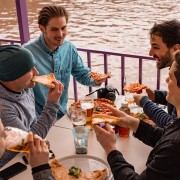 Budapest: Crucero por el centro de Budapest con pizza y cerveza