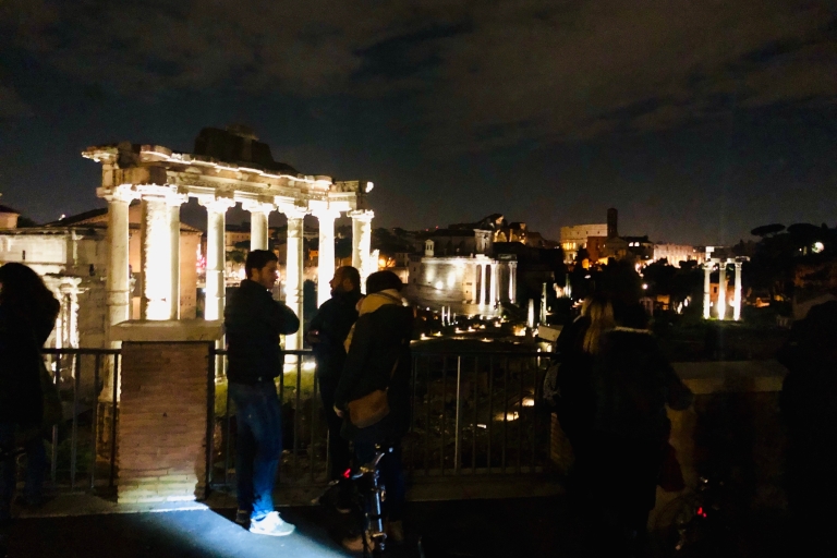 Roma: E-Bike Night Tour con comida y degustación de vinos