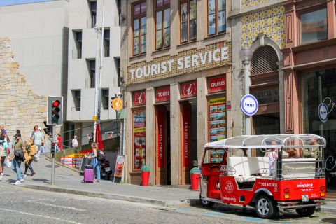 Porto: tour in tuk-tuk, crociera sul fiume Douro e degustazione di vini