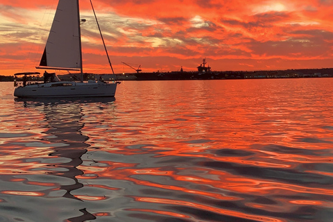 San Diego: San Diego Bay Sonnenuntergang und Segeln bei TagSegelerlebnis in der Bucht von San Diego