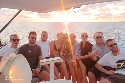 Curacao: Sunset Boat Trip with Snacks and Drinks