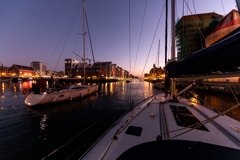 Gdansk: Scenic Evening Yacht Cruise with ProseccoNight Cruise