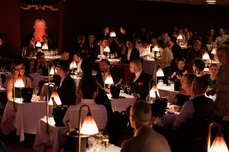 Paris: Kabarettshow im La Nouvelle Eve mit ChampagnerShow um 22:30 Uhr