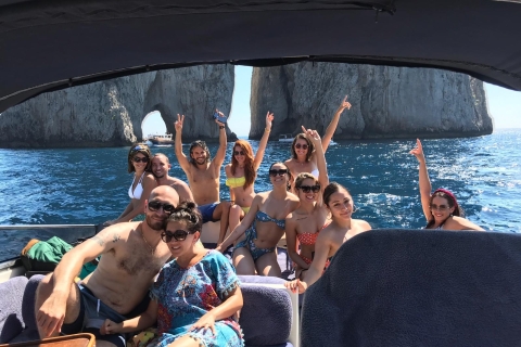 CAPRI Y POSITANO EXCURSIÓN CÓMODA EN BARCOCapri y Positano Comfort Excursión en barco desde Sorrento