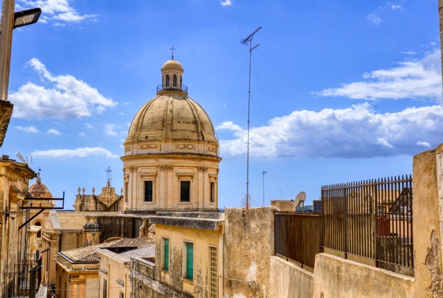 Visit Noto among the streets of Baroque pride in Noto