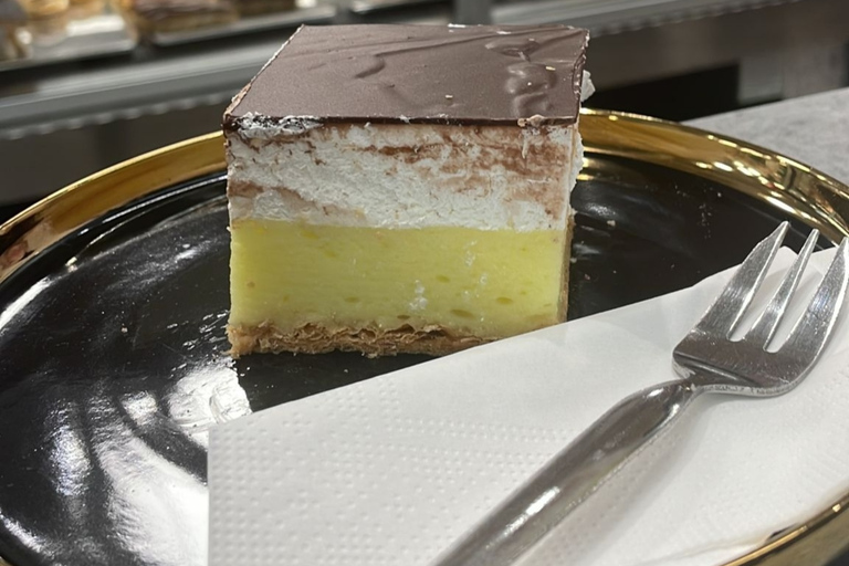 Bratislava: Old Town Cake Tasting Experience