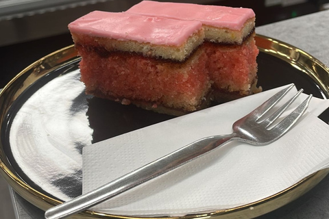 Bratislava: Old Town Cake Tasting Experience