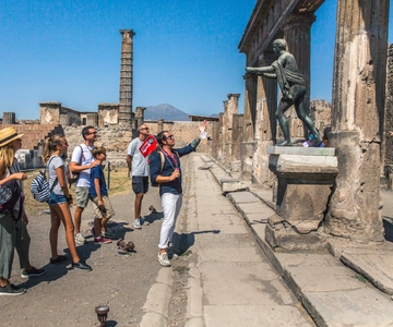 Naples or Sorrento: Full-Day Pompeii and Mount Vesuvius Tour