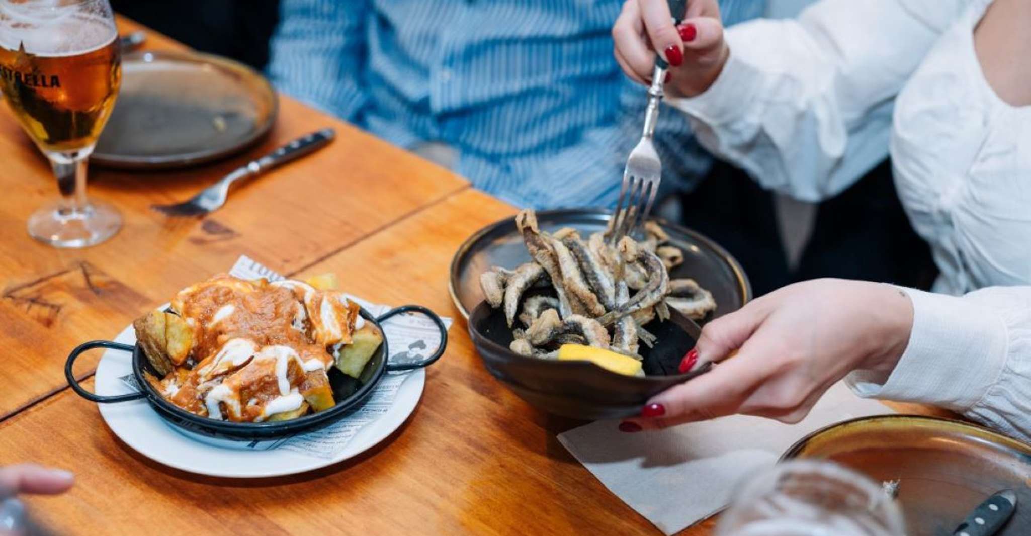 Barcelona, El Born Food Walking Tour mit Tapas und Getränken - Hizvo