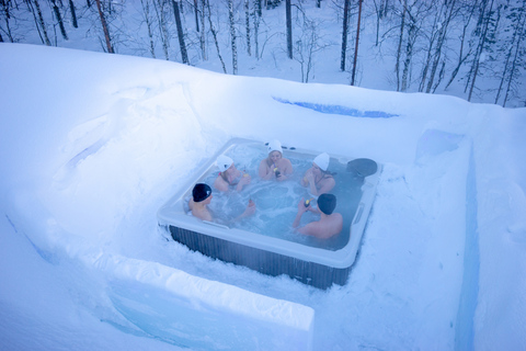 Rovaniemi : Visite de l'hôtel Arctic Snow et expérience du saunaLieu de rendez-vous au Snowman World, dans le Santa Claus Village