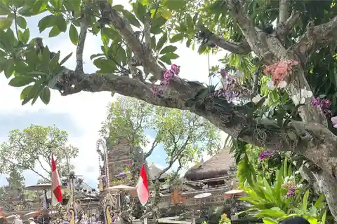 Walking Tour Ubud Palace: Art Market to Lontar Manuscript